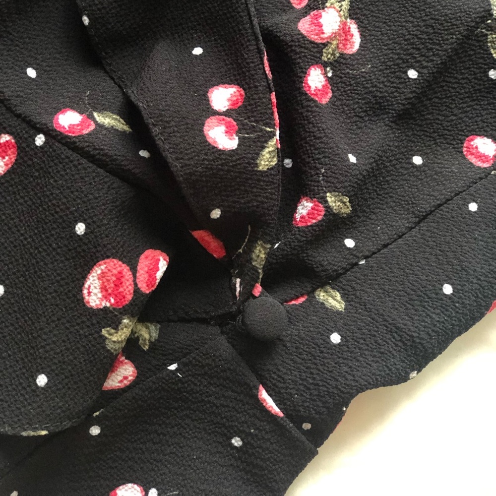 🍒 Cherry Ruffle Wrap Blouse - Picture 4 of 7